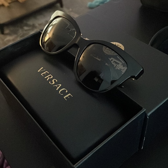COPY - Versace Sunglasses - Picture 12 of 12